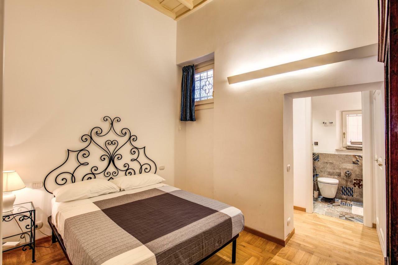 Apartment Dimension Trevi Rom