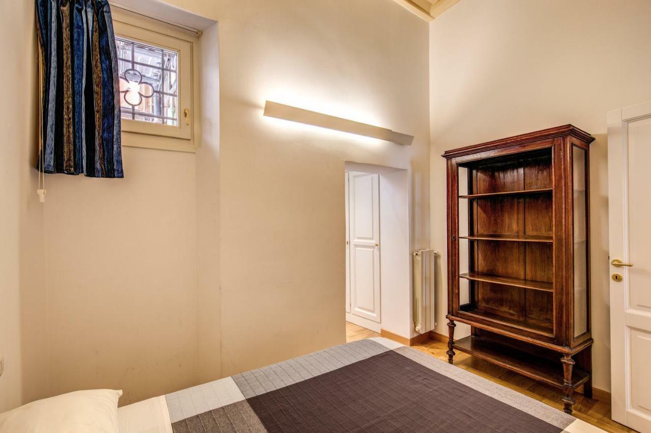 Apartment Dimension Trevi Rom