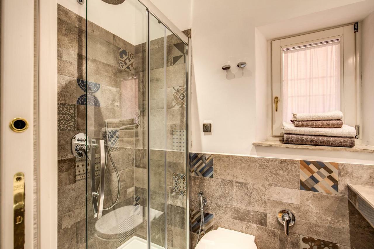 Apartment Dimension Trevi Rom